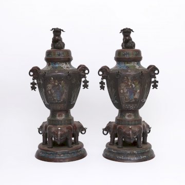 Importante paire de brûle-parfum bronze garnis d'émaux champlevés, Japon Koro, Meiji