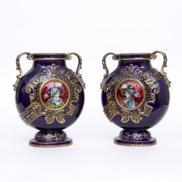 Paire de vases de forme gourde en faïence et médaillons émaux sur cuivre monogramme EG pour Emile Gallé