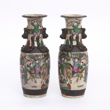 Paire de vases Nankin à décor de scène de guerriers, Chine fin 19ème