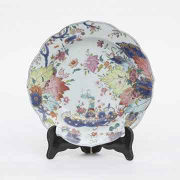 Assiette en porcelaine à décor de feuilles de tabac, Chine 18ème