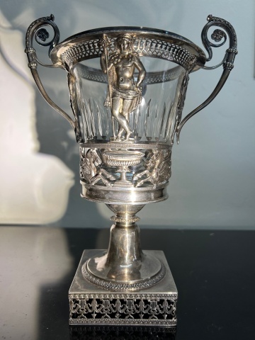 Vase Médicis de style Empire en argent 1er titre